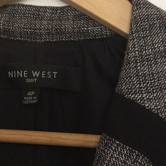 Beautiful two piece skirt suit - Picture 5 of 5